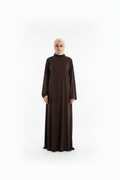 Abaya marrón cara más borrosa