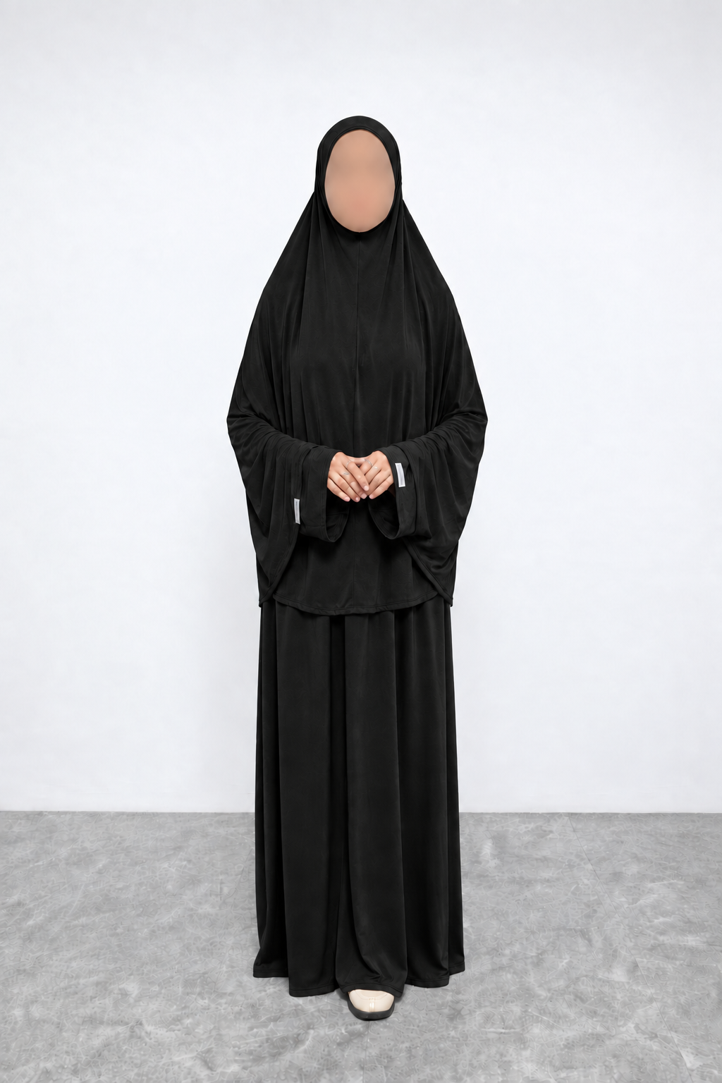 Conjunto con khimar y vestido negros