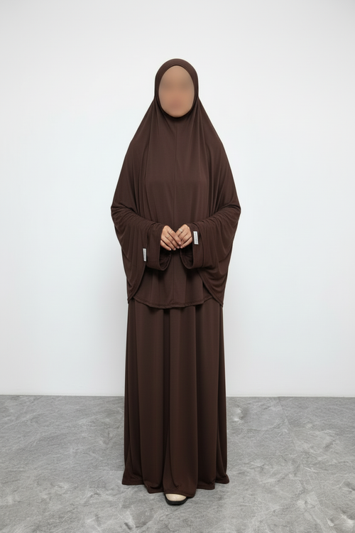 Conjunto khimar y vestido marrón profesional