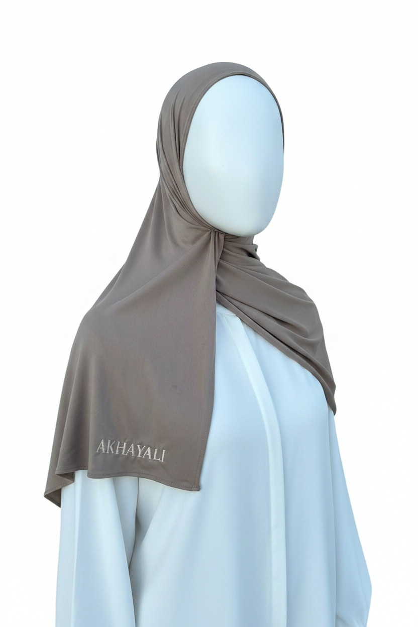 Hijab AKHAYALI con maniquí