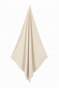 Hijab beige colgado