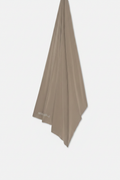 Hijab taupe colgado estilo producto